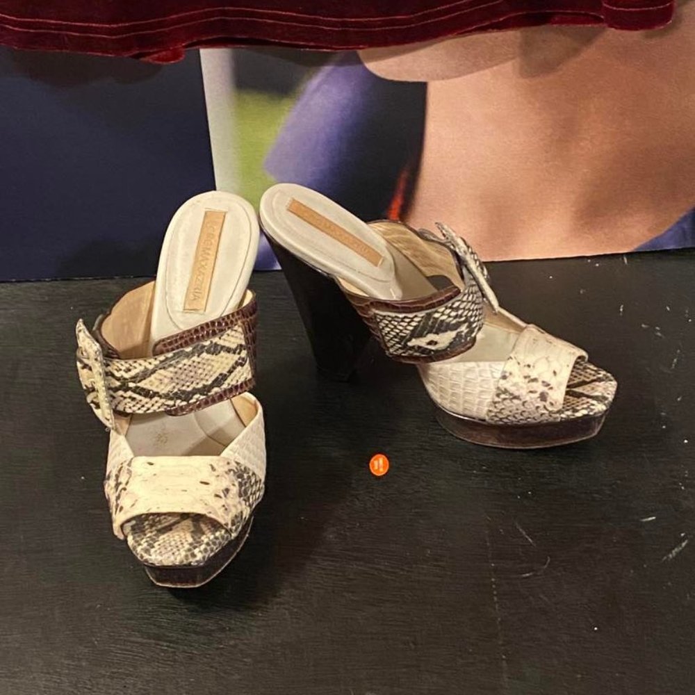 BEAUTIFUL ANIMAL PRINT SANDALS